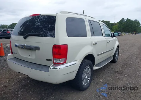 2008 Chrysler Aspen Limited z USA, uszkodzony, nr VIN 1A8HW58228F144526